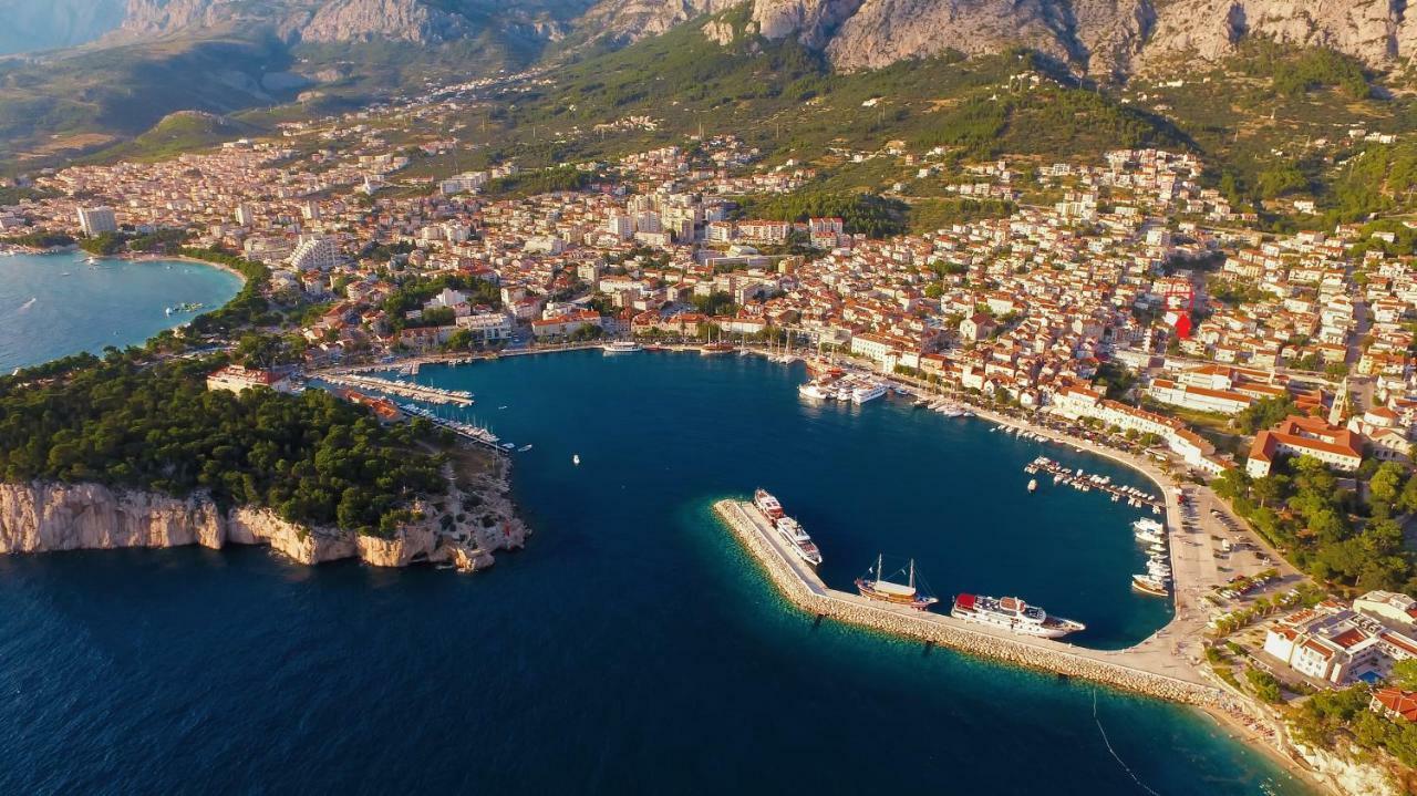 Apartment For 6 In Makarska Centar Exterior foto